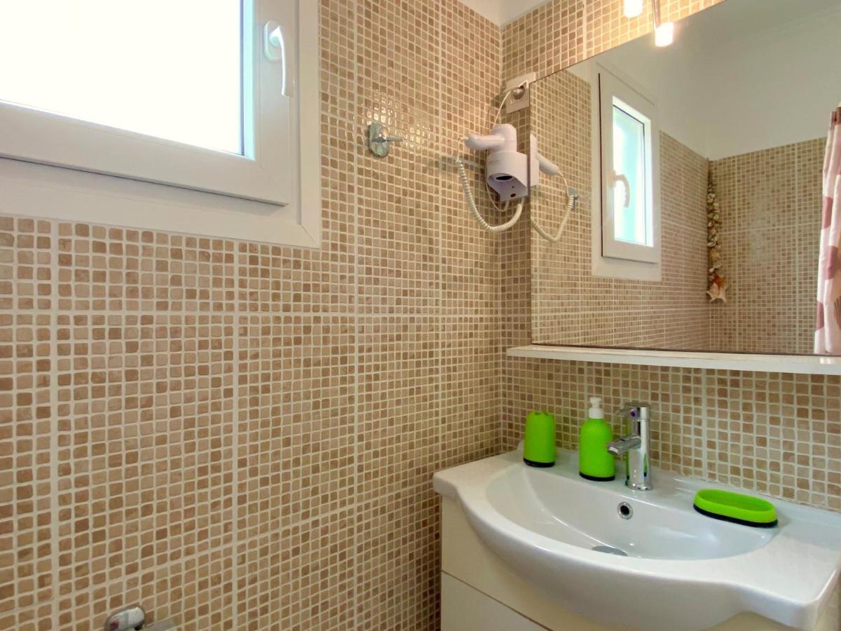 Asteraki Beach House By Dadovillas أخارافي المظهر الخارجي الصورة