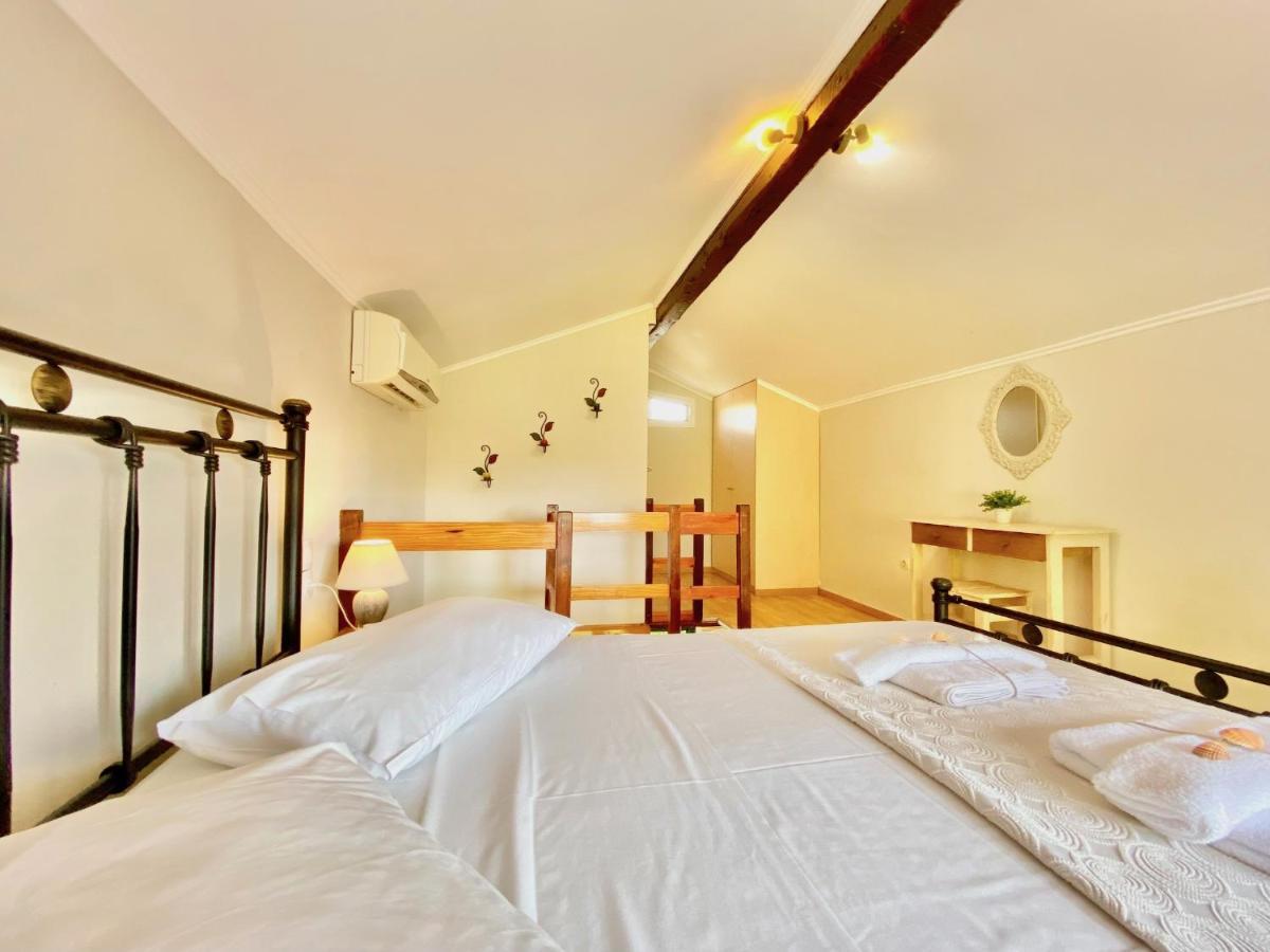 Asteraki Beach House By Dadovillas أخارافي المظهر الخارجي الصورة
